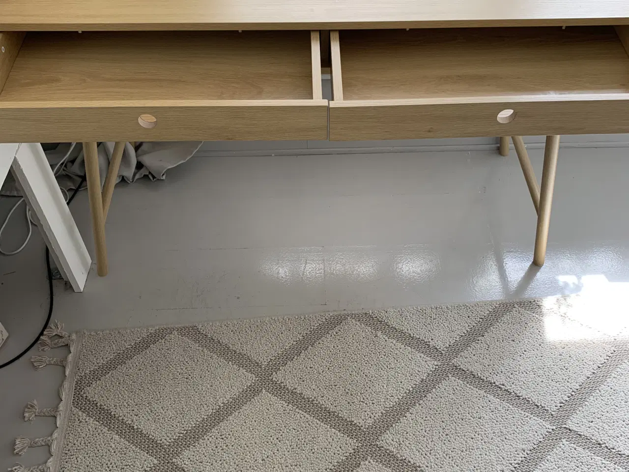 Billede 2 - Skrivebord med to skuffer 