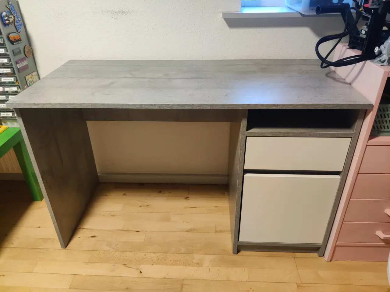 Billede 4 - Skrivebord 54x120 beton/hvid