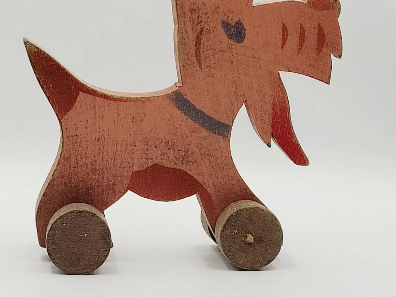 Billede 1 - ⭐️· Vintage træhund på hjul