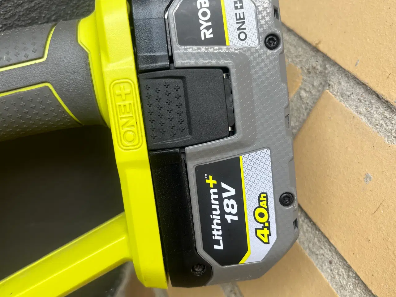 Billede 2 - Ryobi fliserenser m. 2 batterier og oplader