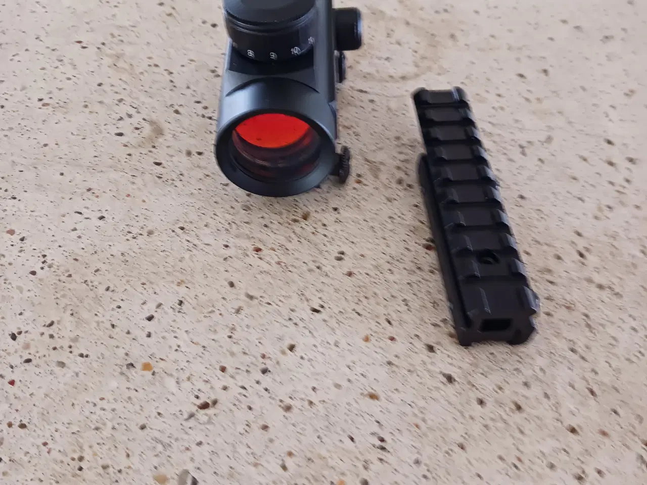 Billede 2 - Rødpunkt sigte 1x30 med adapter base.