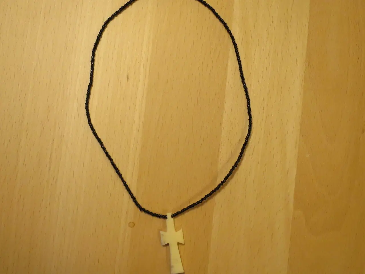 Billede 1 - Halskæde med kors