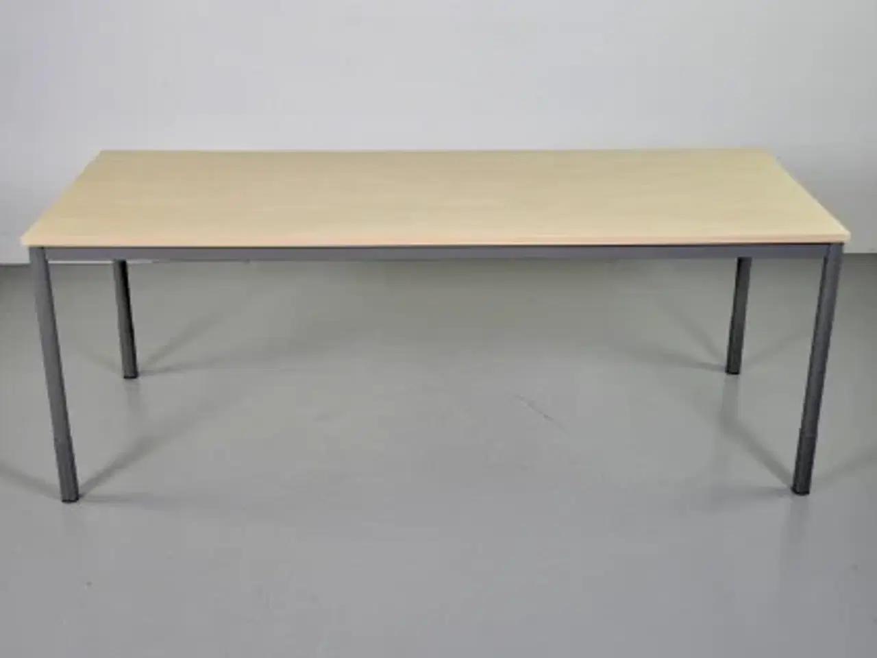 Billede 1 - Efg kantinebord med birkeplade og gråt stel