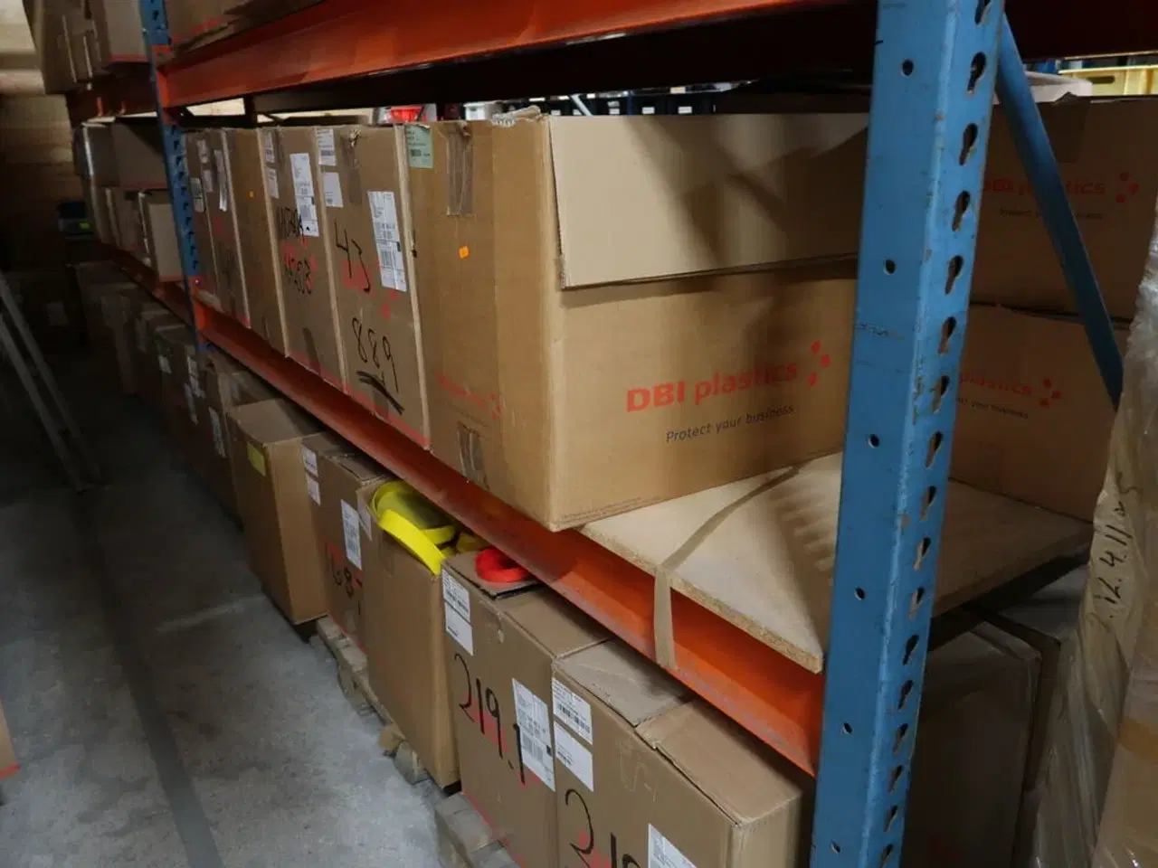 Billede 10 - Indhold i 2 fag lagerreoler