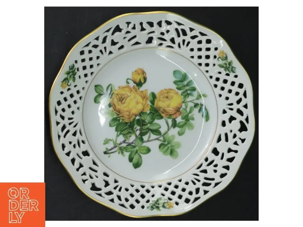 Billede 10 - Porcelænstallerkener med gennembrudt kant og rosendekoration fra Firkløveren