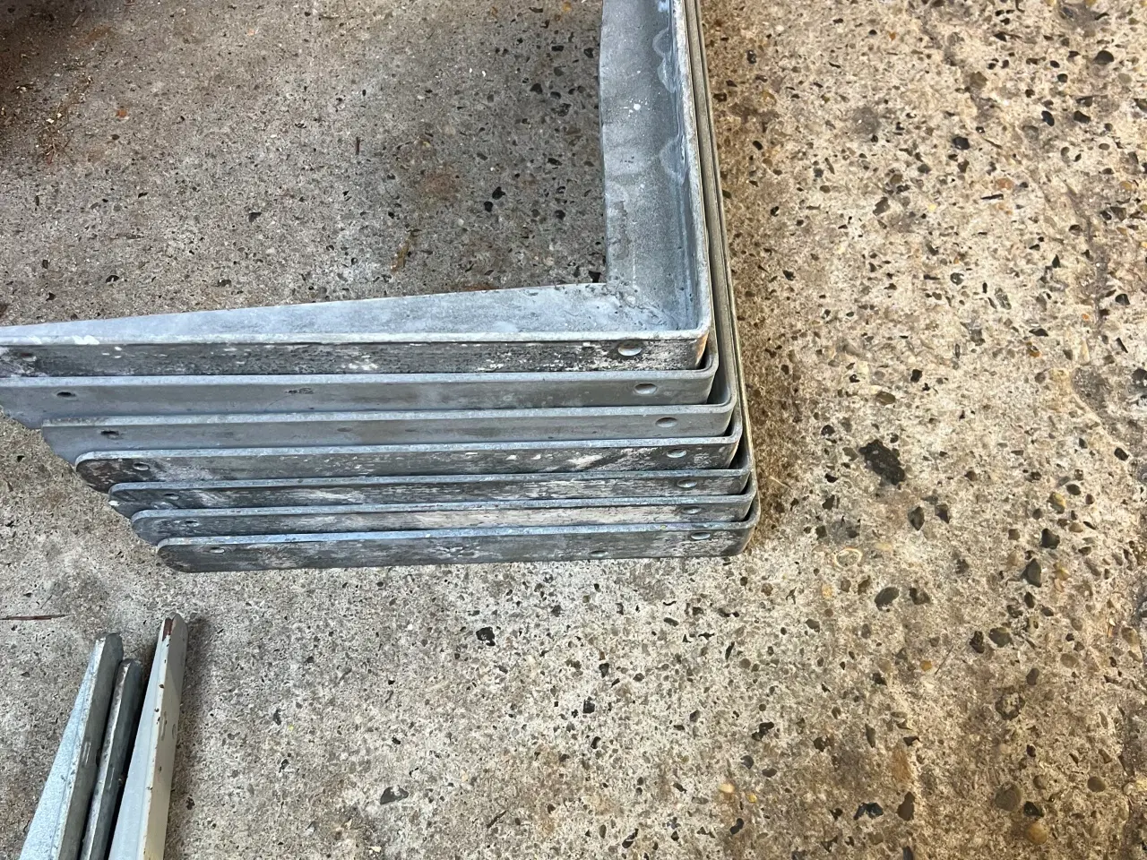 Billede 2 - Hyldeknægte i flere størrelser