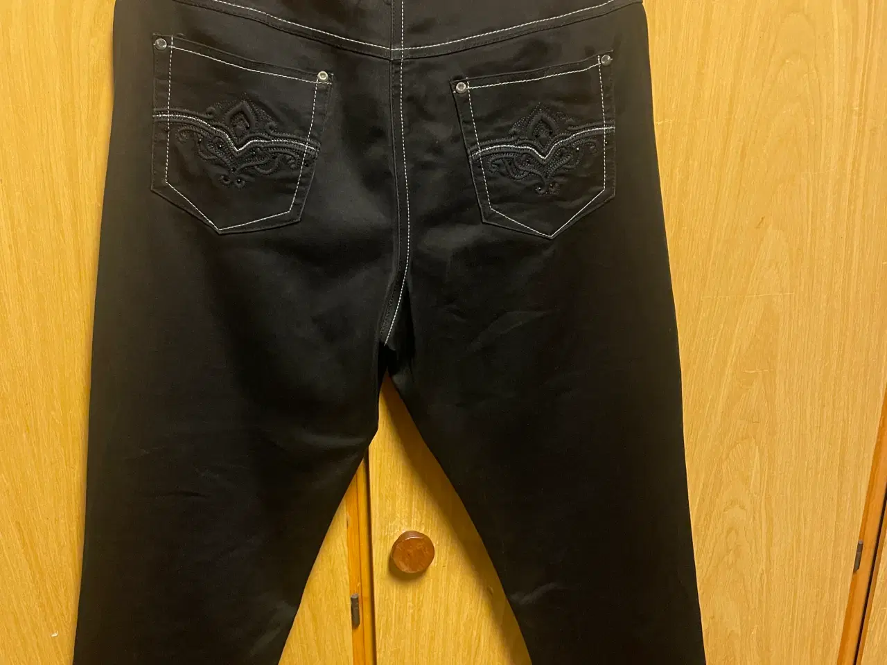 Billede 2 - Bxjeans sort i str 44