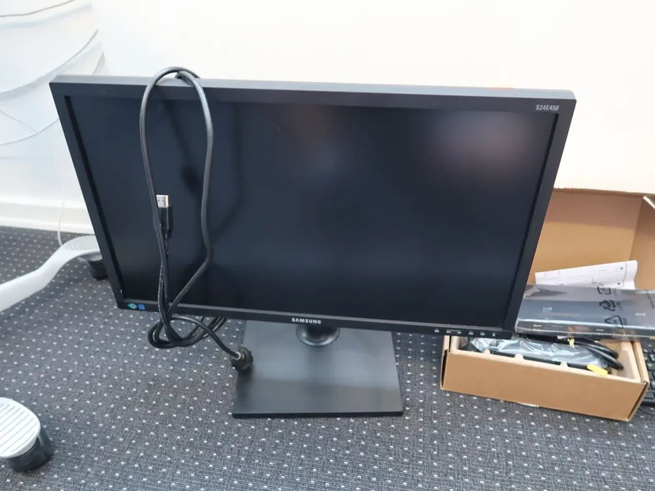 Billede 2 - Computerskærm SAMSUNG S24E450 samt dockingstation LENOVO