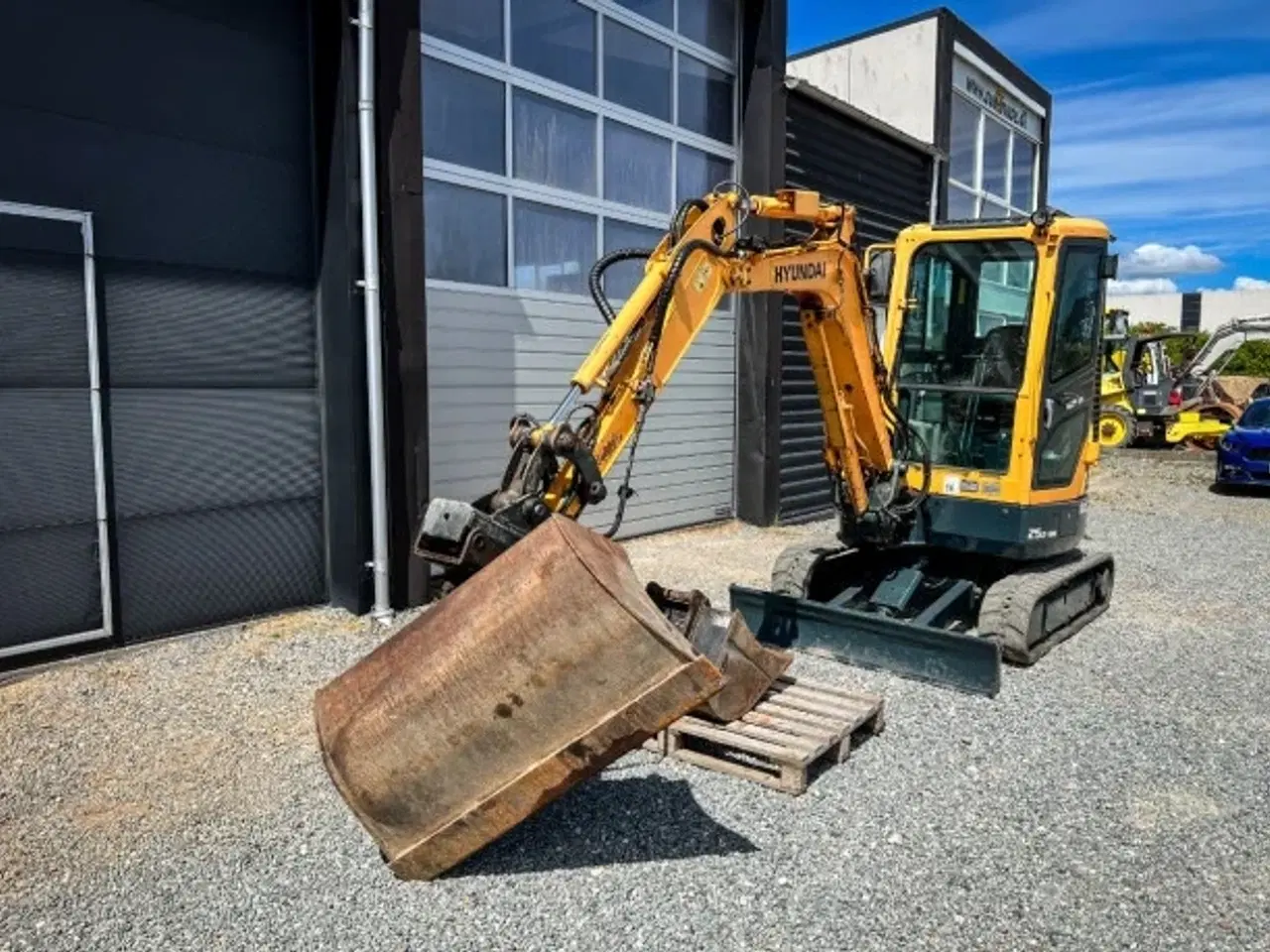 Billede 2 - Hyundai R25z-9ak - 2.700 kg. minigraver / 2 skovle & centralsmøring