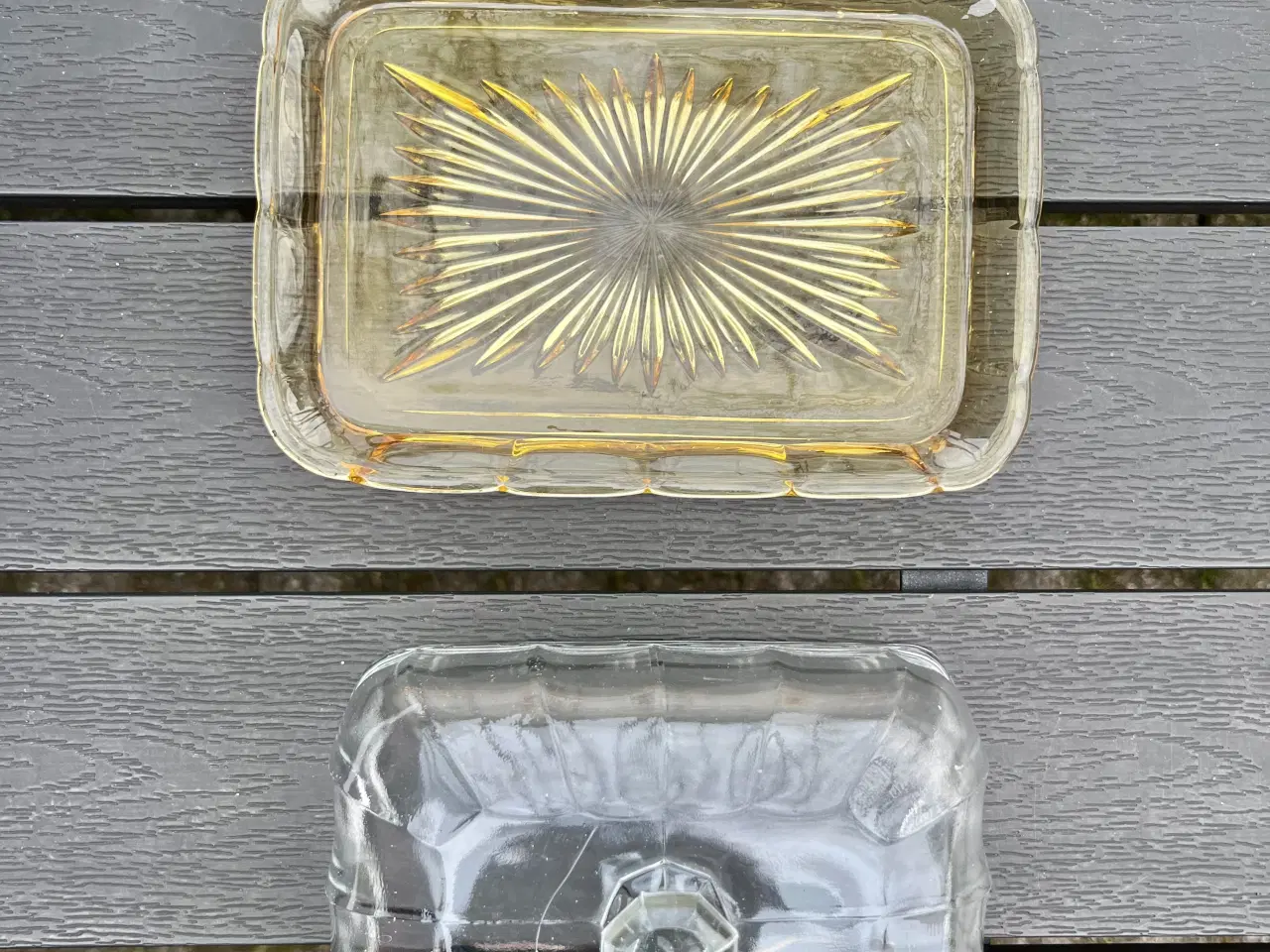 Billede 2 - Smuk vintage osteklokke / smørboks i glas. 