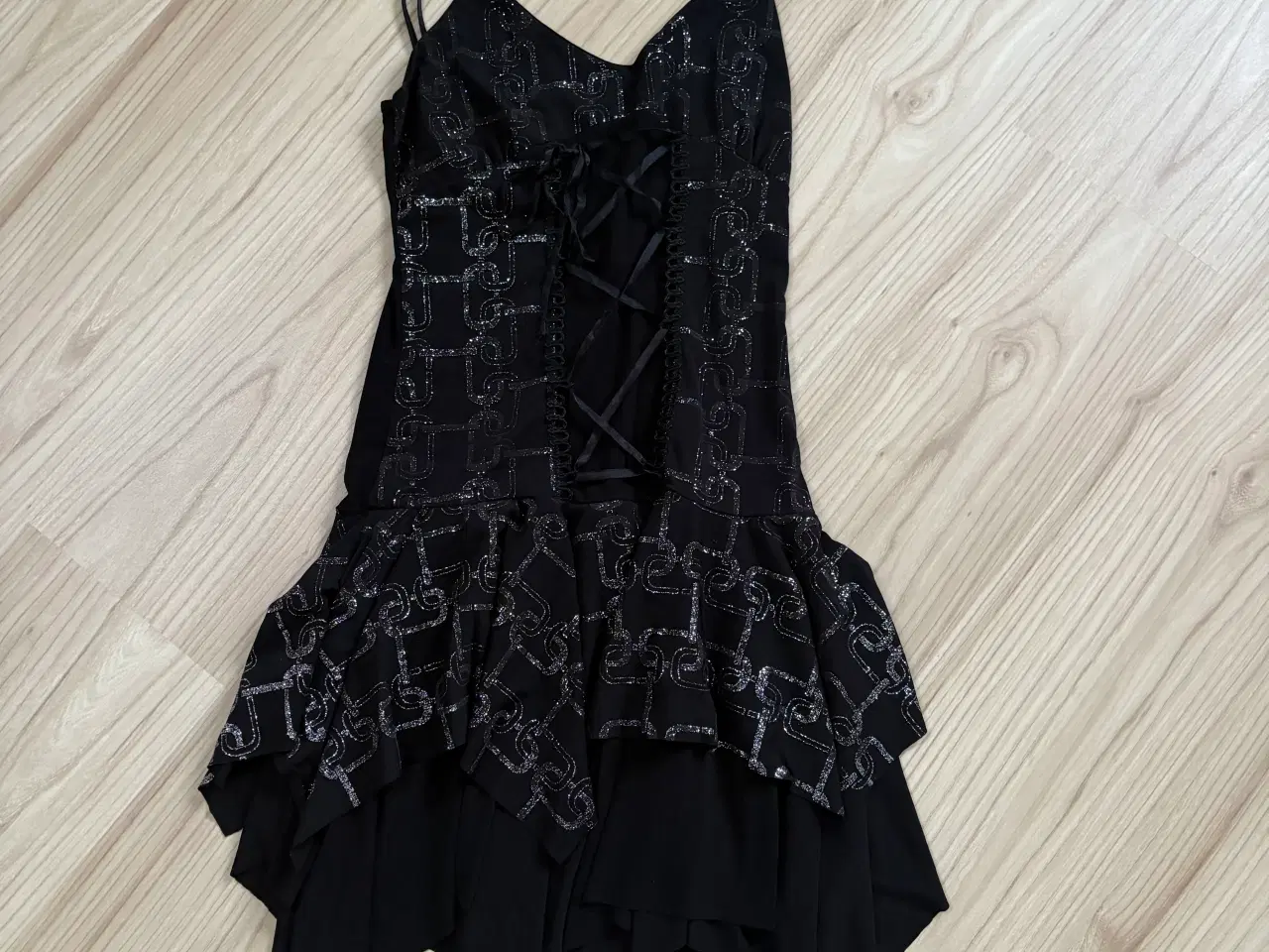 Billede 1 - Fastelavn / danser