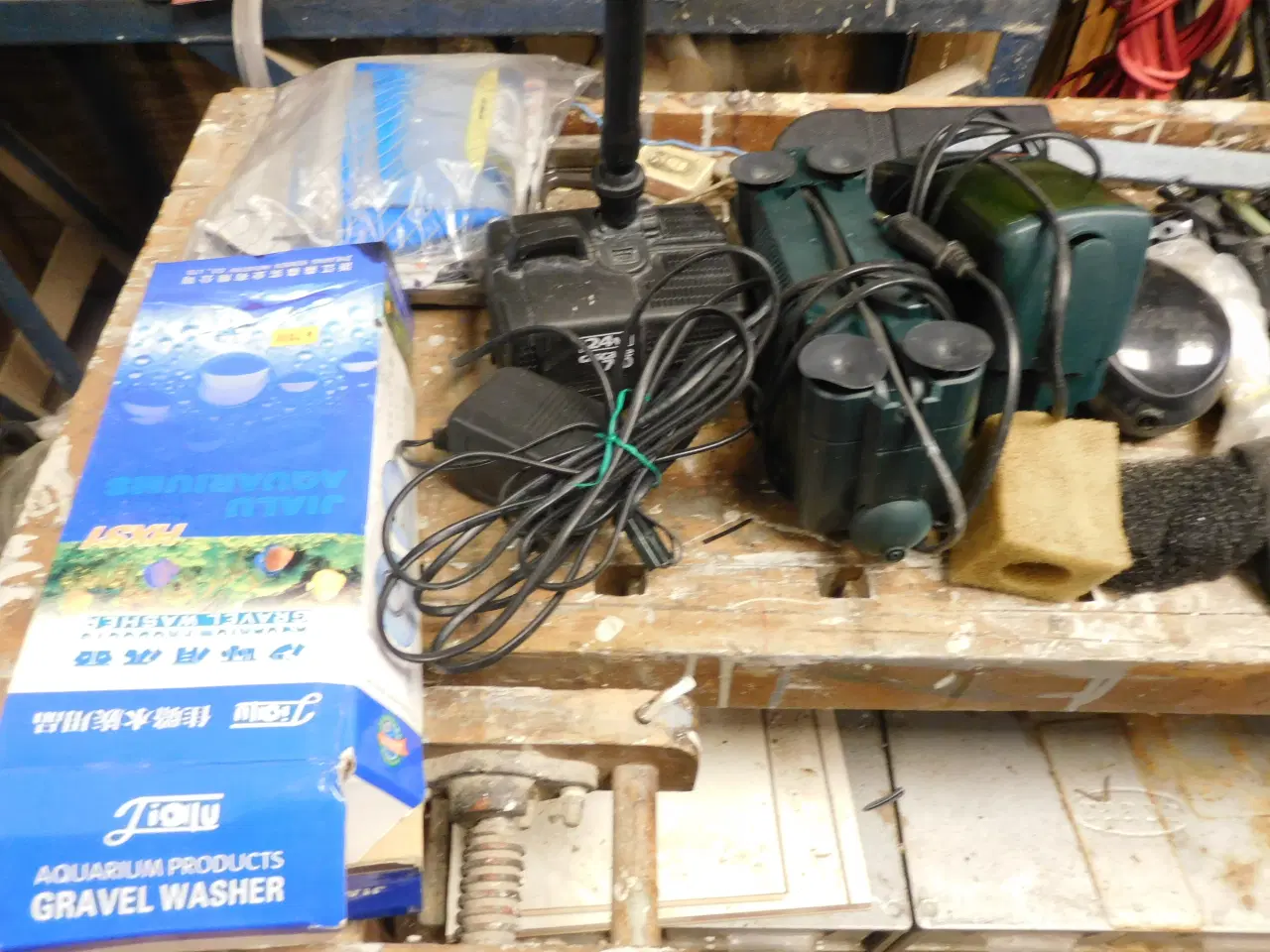 Billede 4 - Kasse med  Akvarietilbehør 