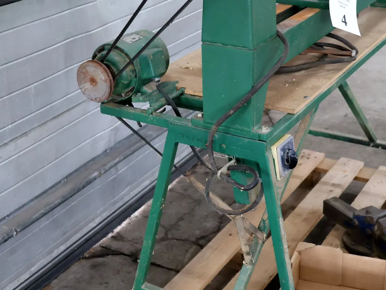 Billede 4 - Trædrejebænk m/div tilbehør og skruestik.