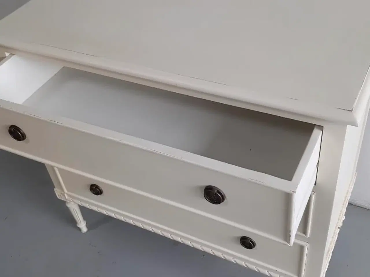 Billede 1 - Flot hvid kommode