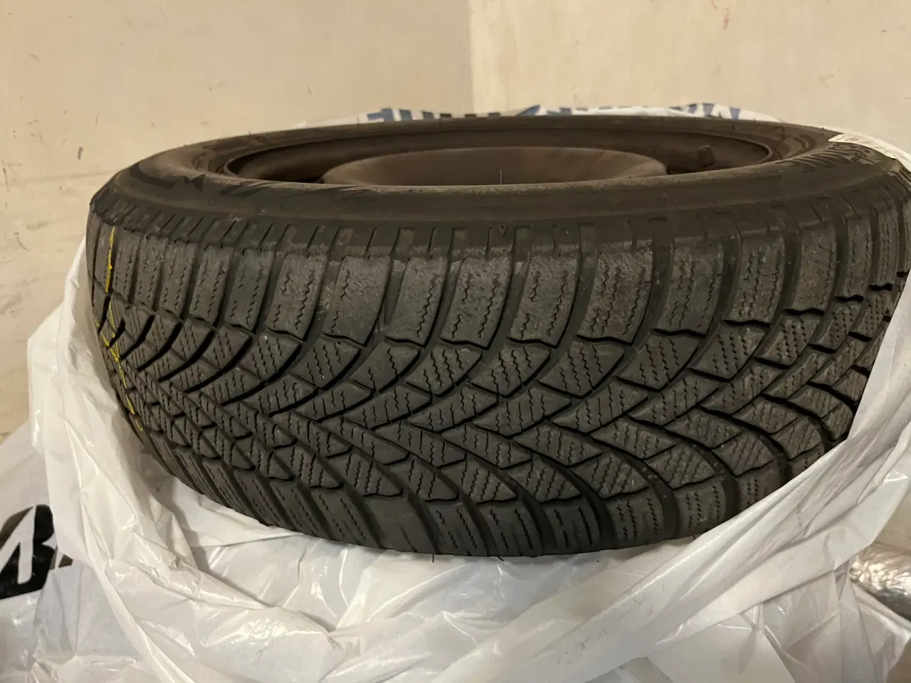 Billede 1 - Vinterdæk med fælge