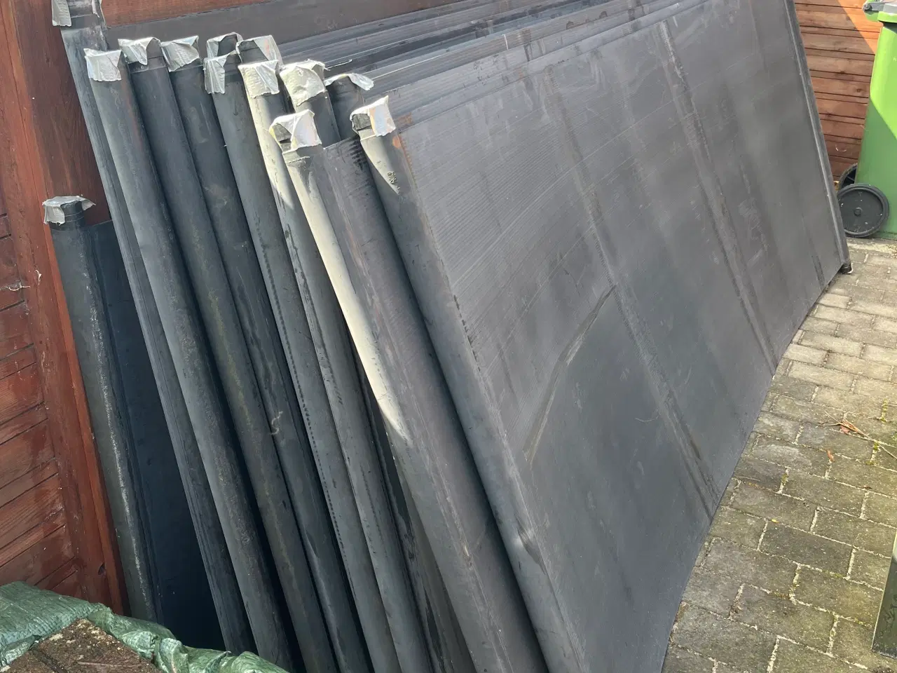 Billede 1 - Større samling solpaneler til opvarmning af pool