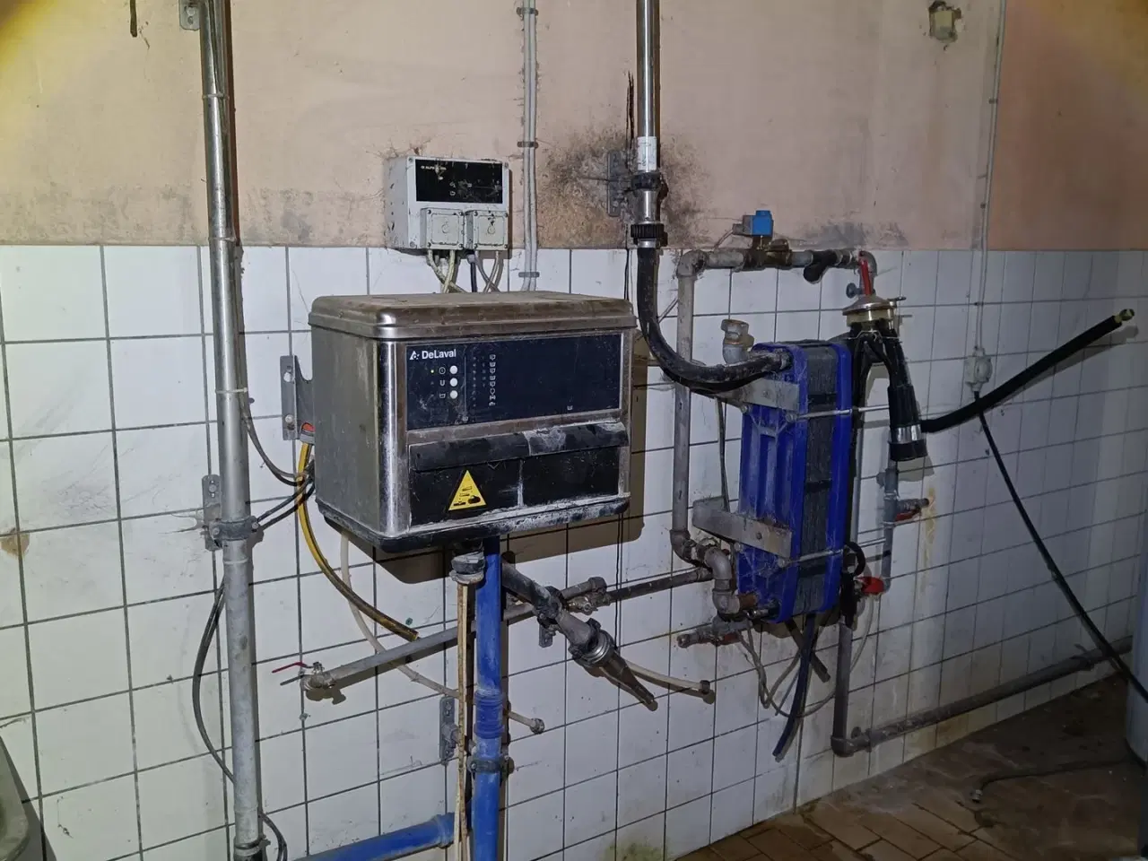 Billede 16 - - - - Malkestalden til 20 stk. med mælkemåler