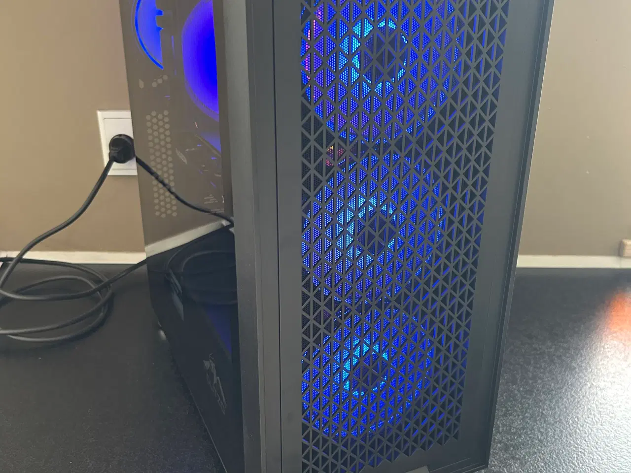 Billede 5 - 💻 Gaming-PC med i7-8700K & RX 6600 🔥