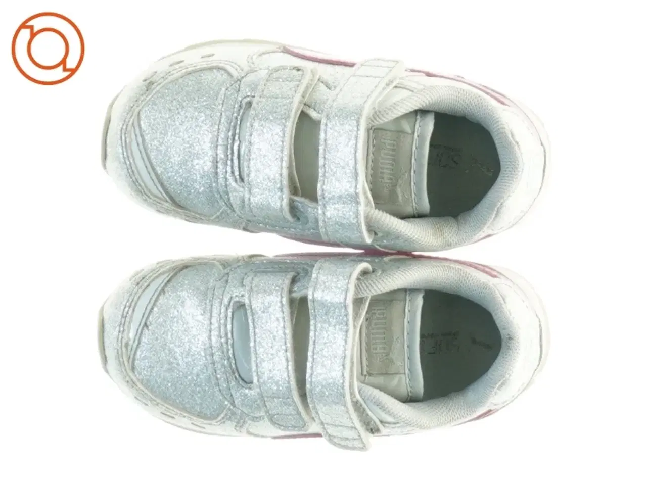 Billede 4 - Sølvfarvede sneakers med lyserøde detaljer fra Puma (str. 22)