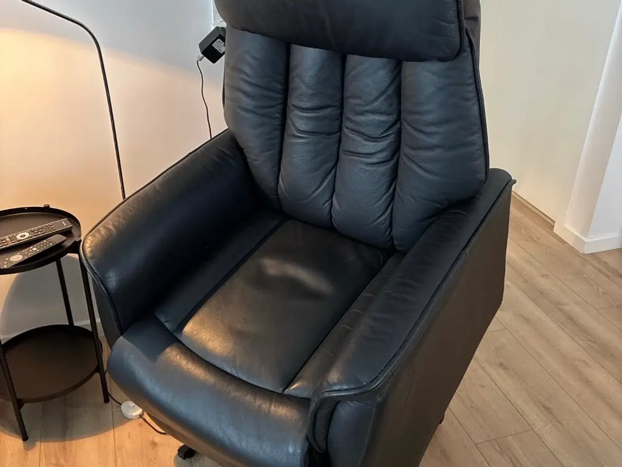 Billede 4 - Otiumstol/løftopstol i sort læder