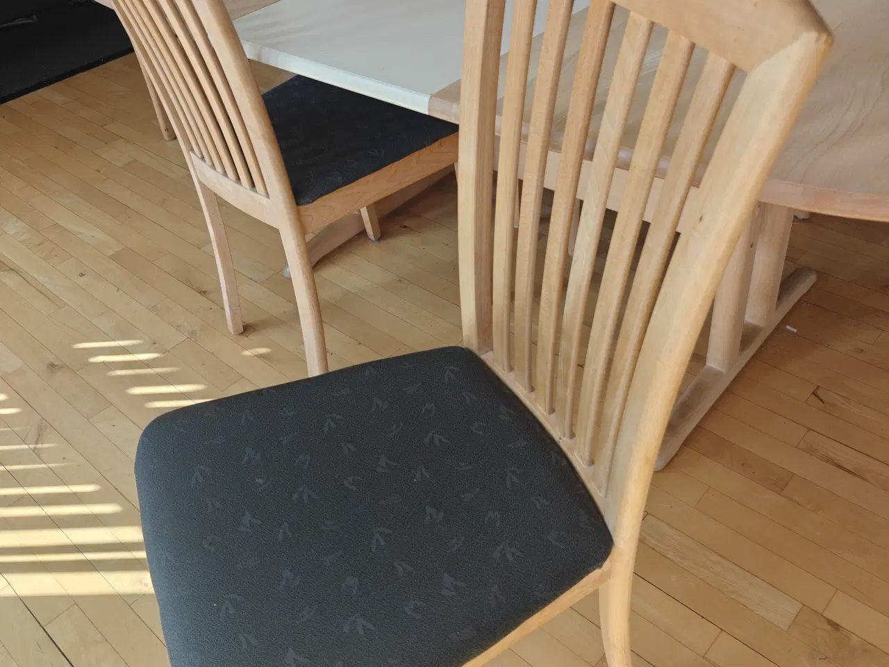 Billede 3 - Spisebord og 6 stole, Gangsø