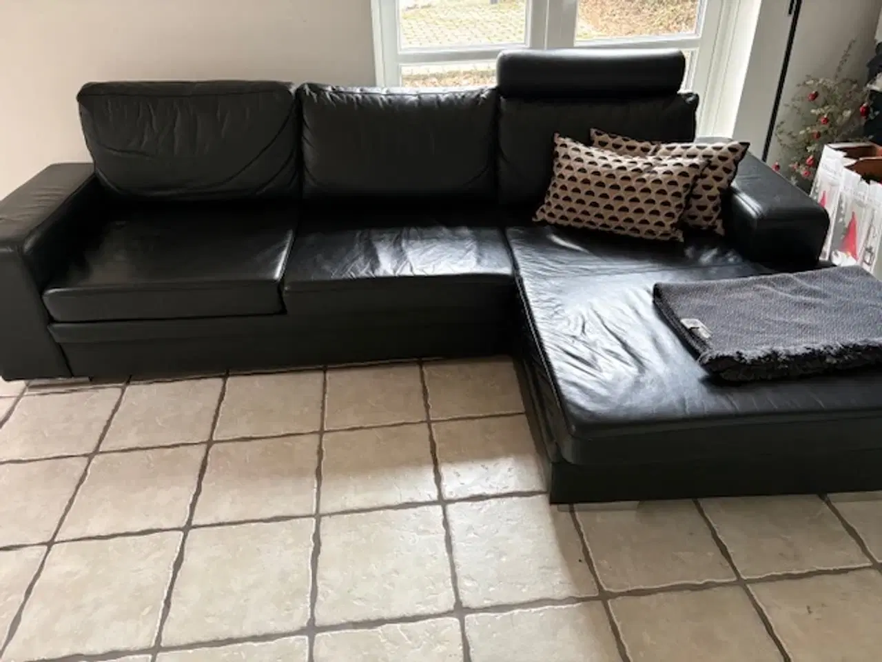 Billede 2 - Velholdt sofa fra Hjort Knudsen i ægte læder