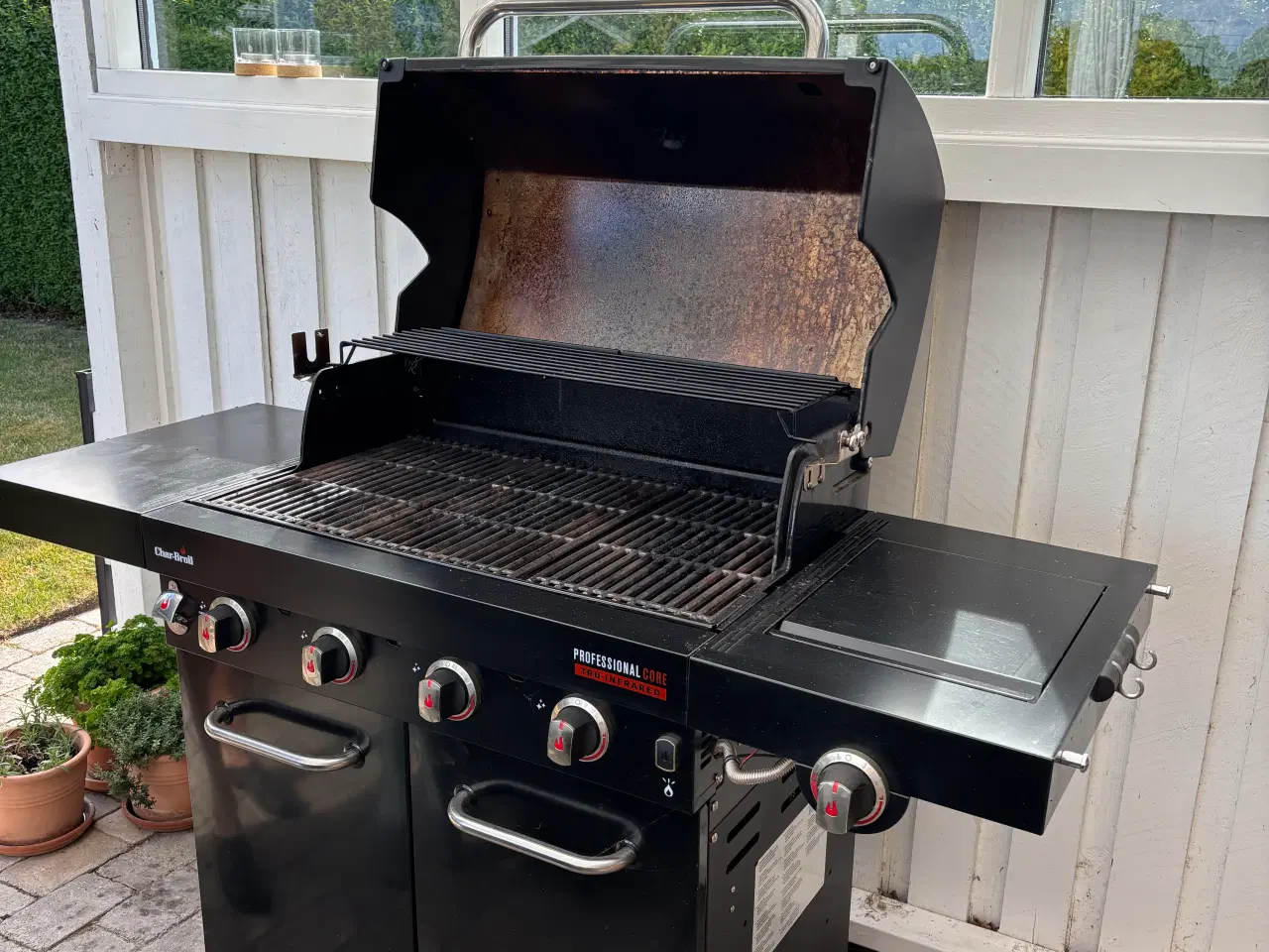 Billede 1 - Reserveret/Char-broil professional gasgrill