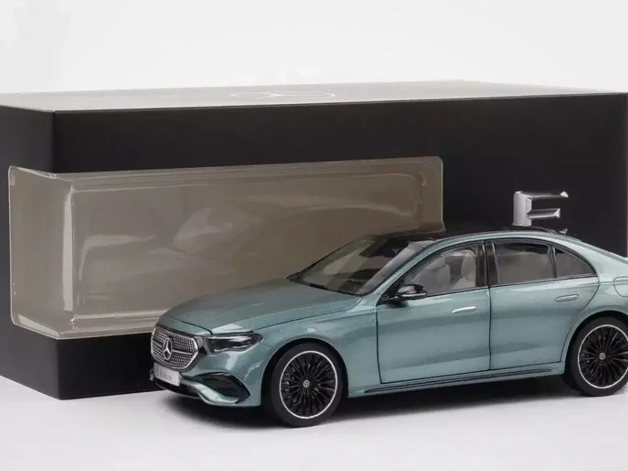 Billede 1 - 1:18 Mercedes E-Class W214 2024