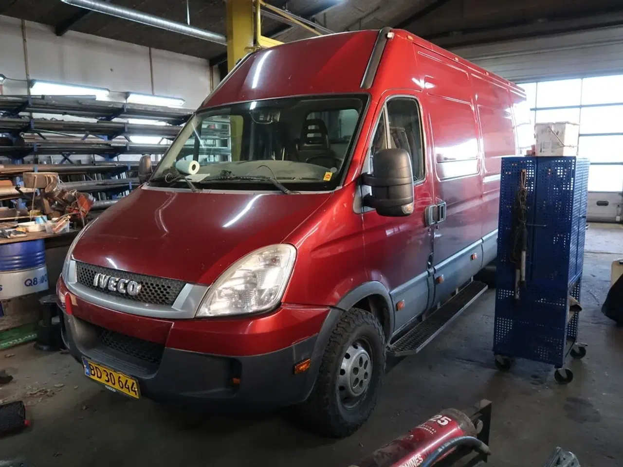 Billede 1 - Varebil IVECO 35s14av (15,6m3)eu4 (indhold bag i bilen medfølger ikke)