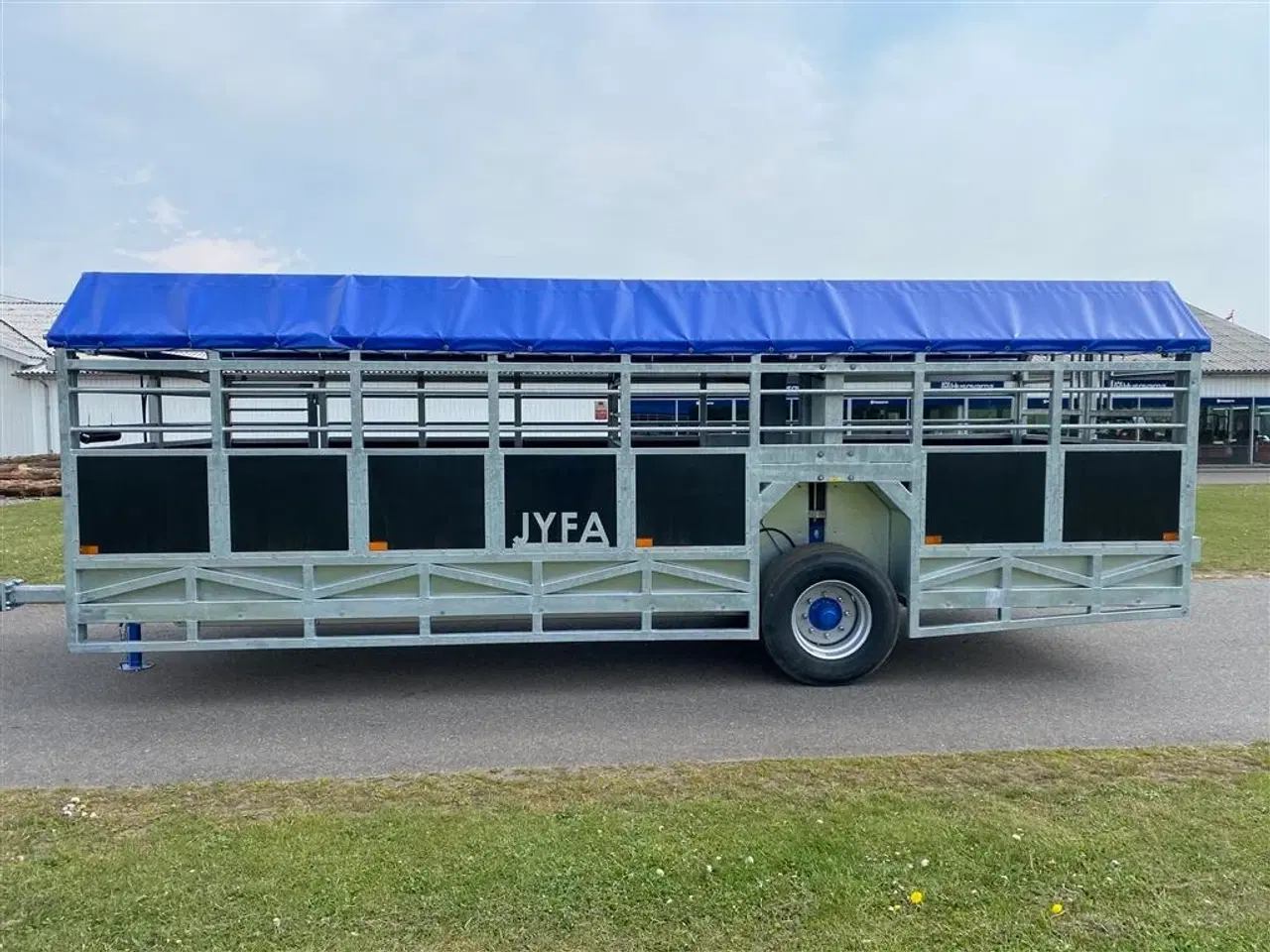 Billede 1 - Jyfa 8 mtr. med hydr. Kreaturvogn