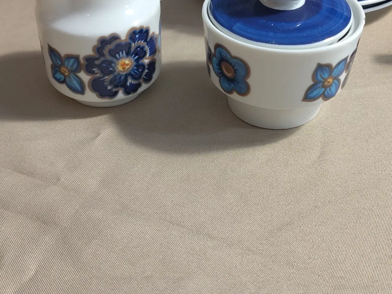 Billede 4 - Flot blåt blomsterstel fra Colditz Inglasur