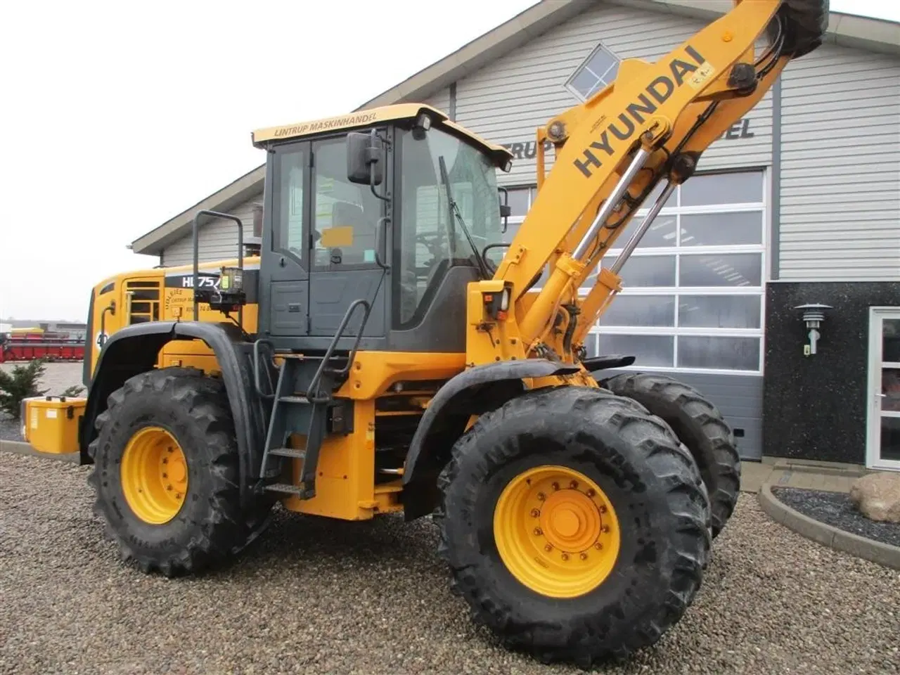 Billede 14 - Hyundai 757-9A med 620/75R26 traktor hjul montering på