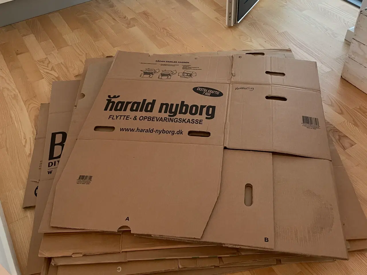 Billede 1 - 9 brugte, blandede flyttekasser Gratis