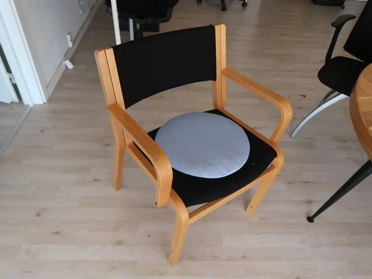 Billede 3 - Bord med 4 stole
