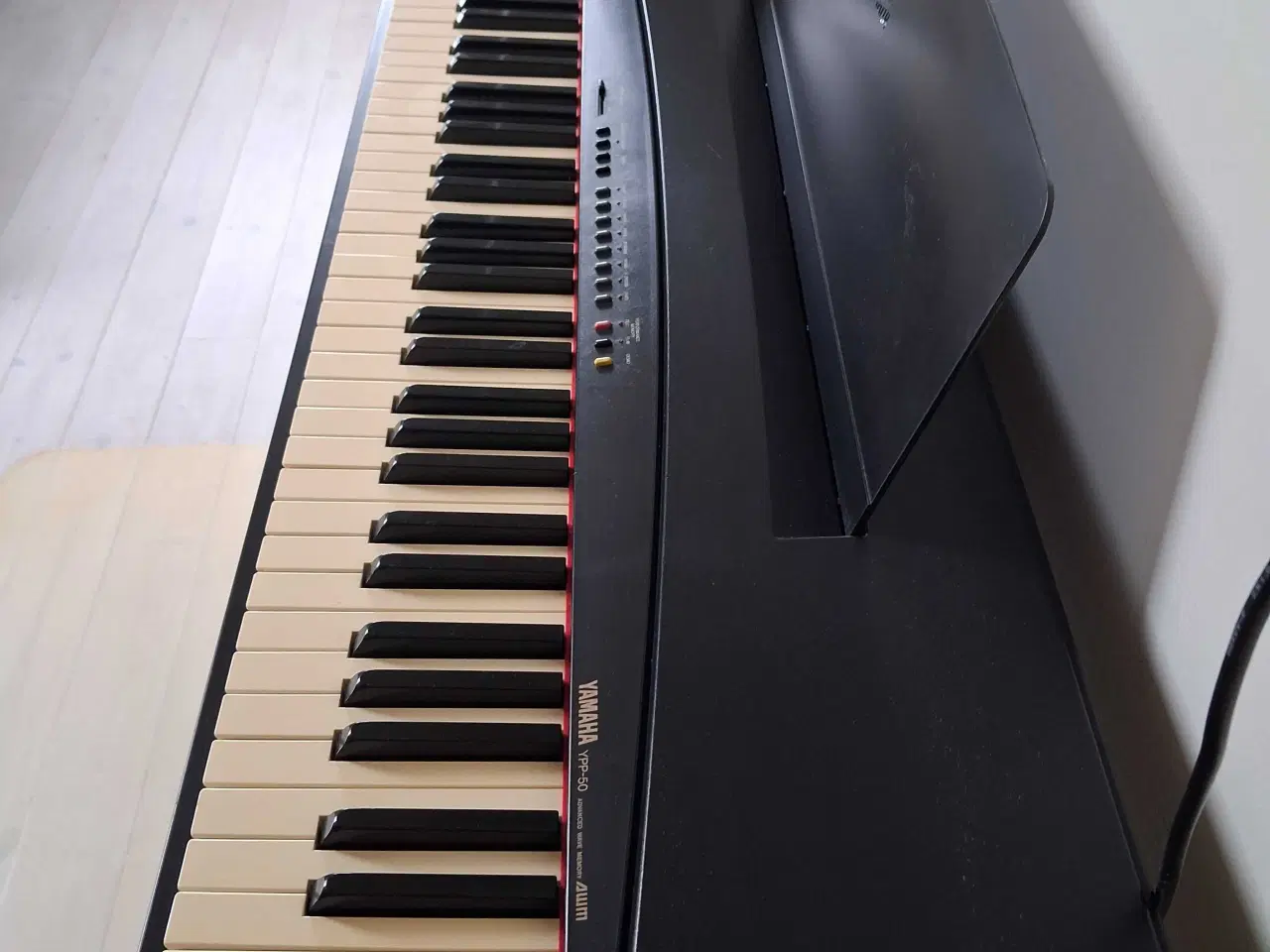 Billede 2 - Yamaha keyboard med understel, sort.