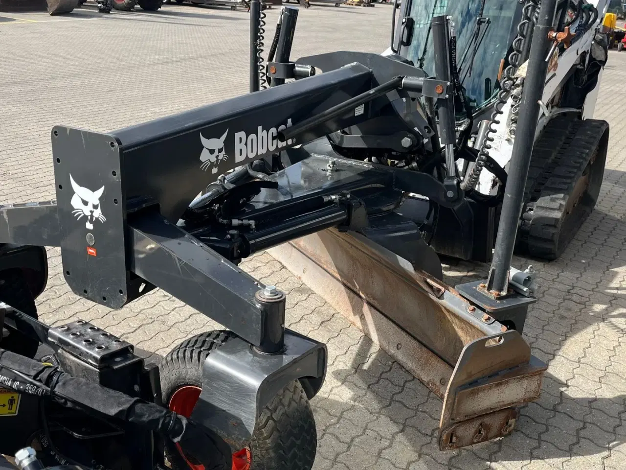 Billede 17 - Bobcat t590 MED afretter+powerrake+knuser