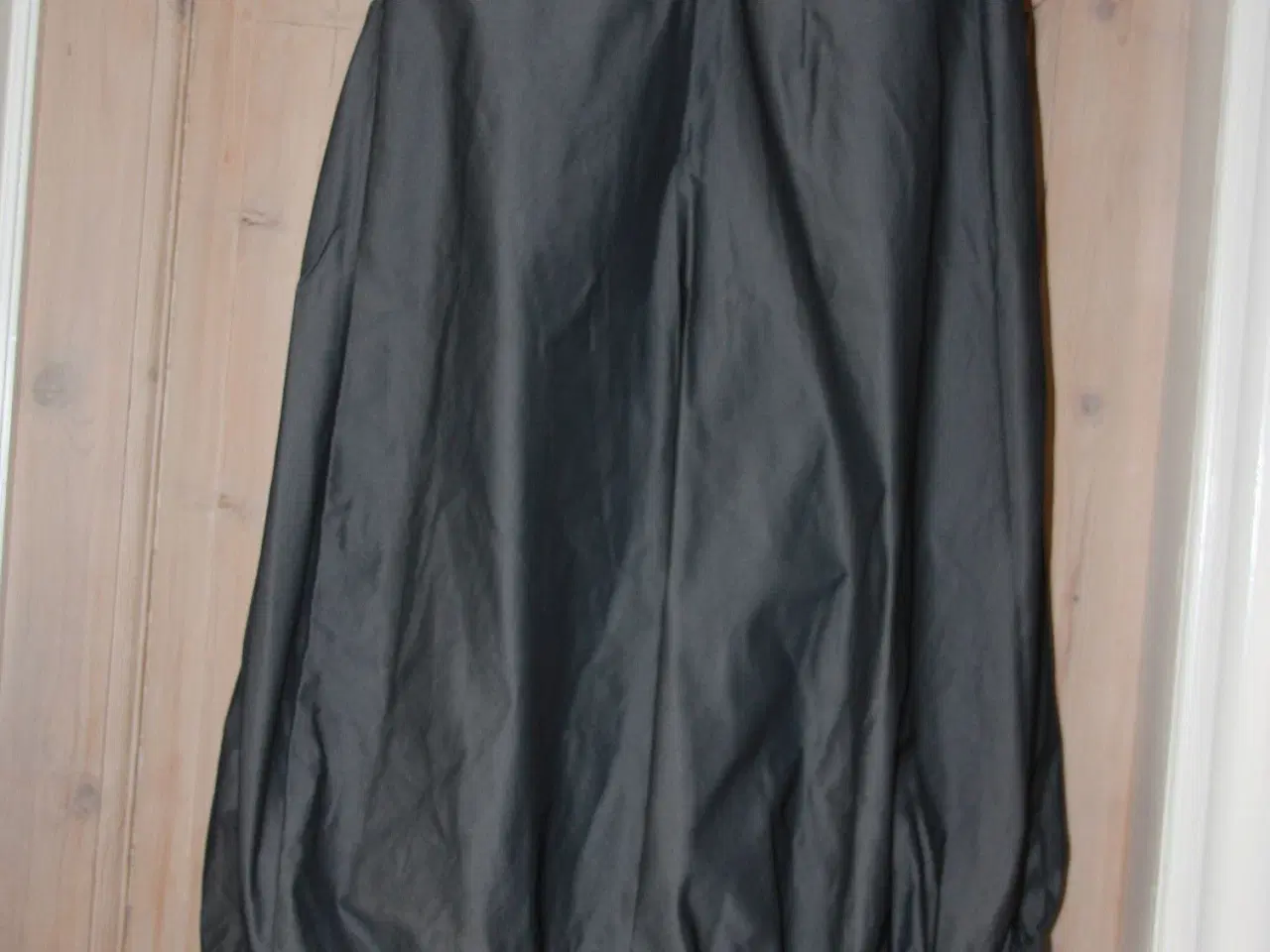 Billede 5 - Sarah Pacini grå nederdel size 0. Livv. 70 cm.