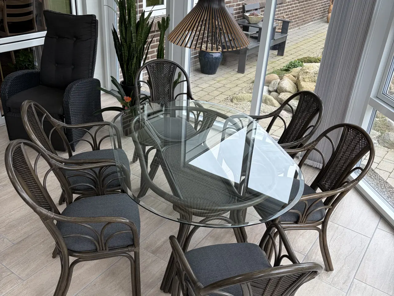 Billede 2 - Spisebord i mørkbejdset bambusflet