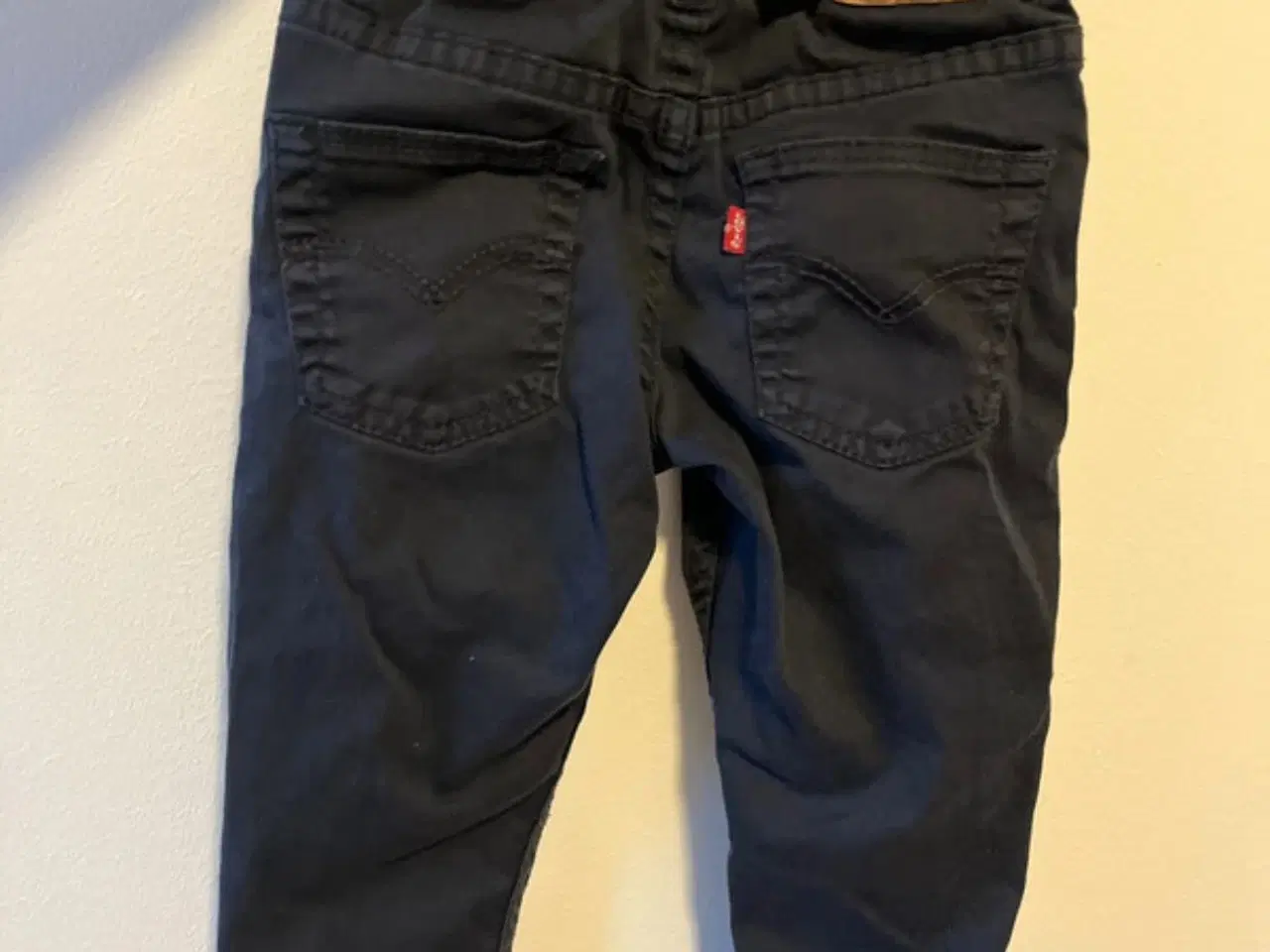 Billede 2 - Levis bukser - str 80 
