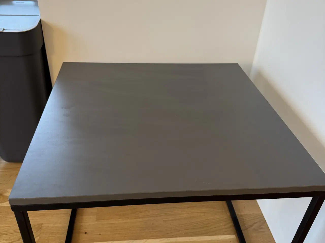 Billede 3 - Moderne sofabord i flot grå plade – minimalistisk 