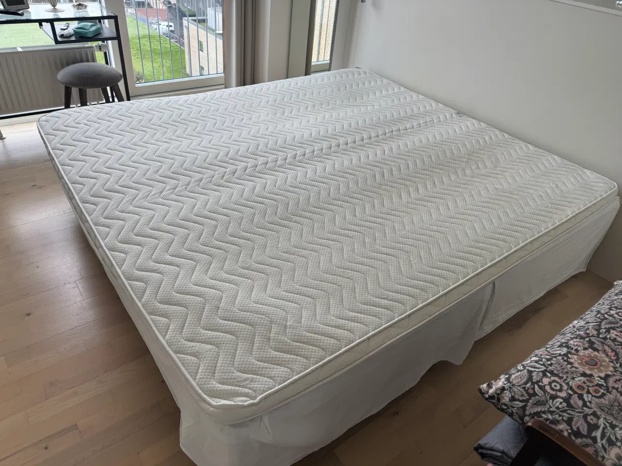 Billede 1 - 2 senge med BOX Sping madrasser