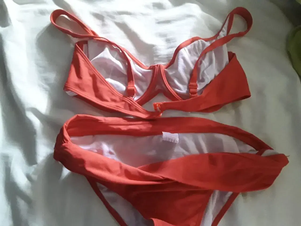 Billede 3 - Ny bikini fra Naturana 46 C Helt ny rød.