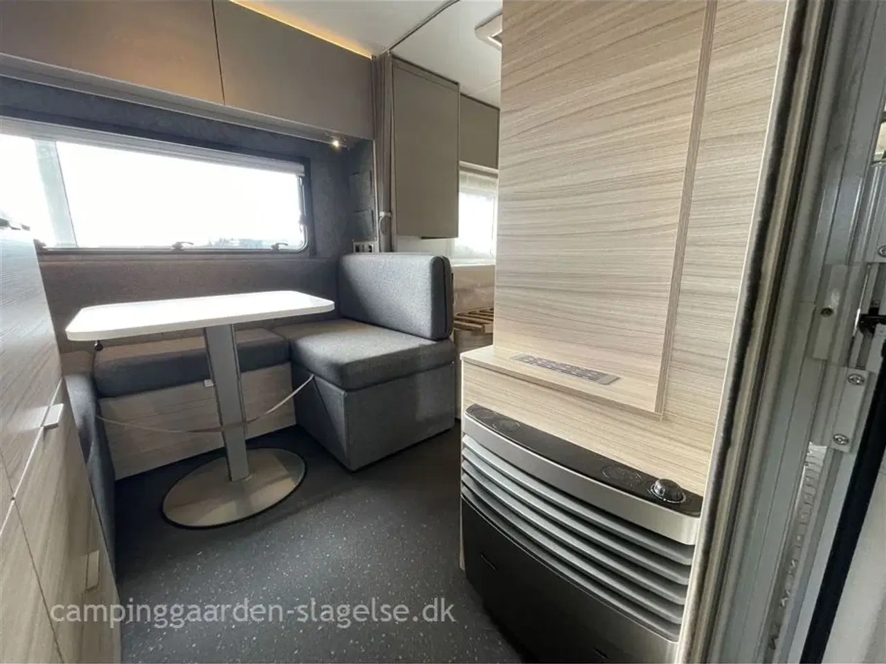 Billede 3 - 2026 - Adria Altea 402 PH   Adria Altea 402 PH – lille udenpå, stor på ferie!