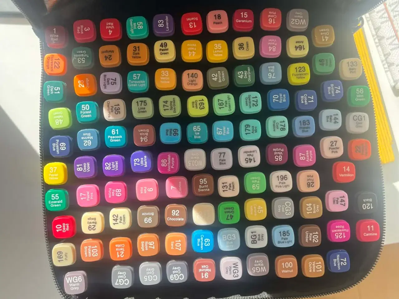 Billede 7 - Stort tuschesæt m. malebog – pæn stand