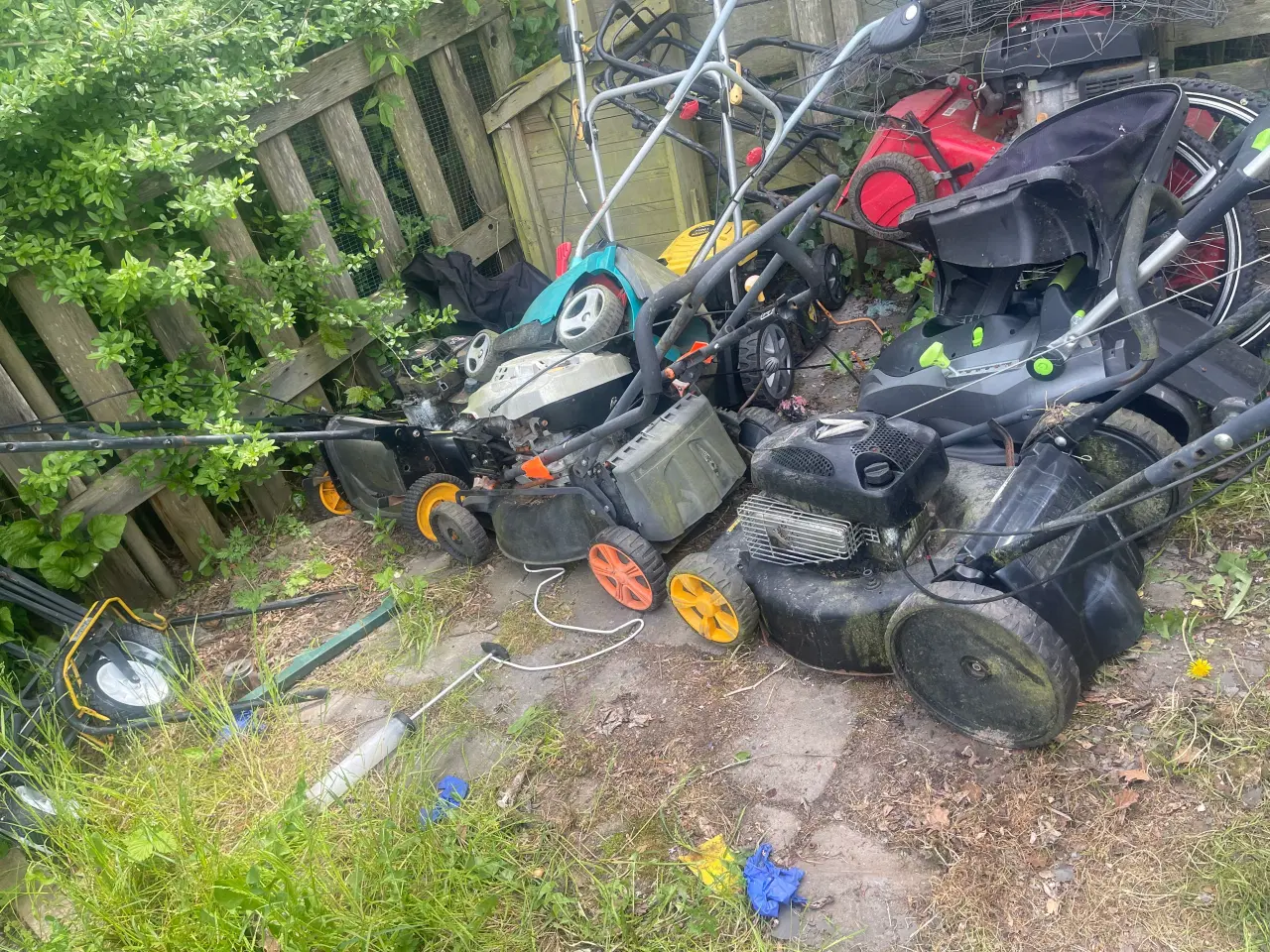 Billede 7 - 14stk plæneklipper plus 1 Fejemaskine og en defekt