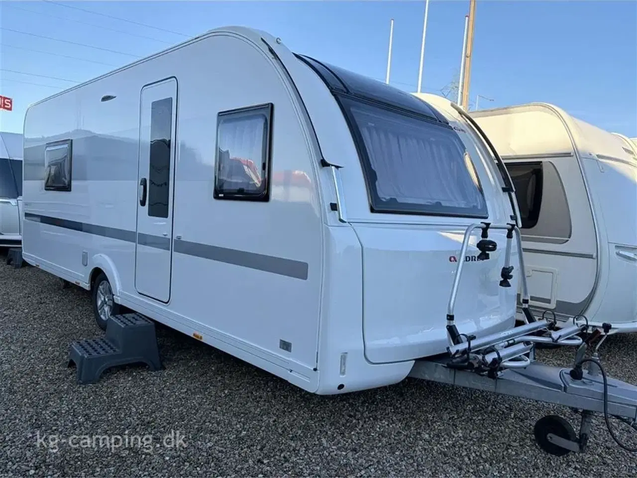 Billede 1 - 2021 - Adria Adora 572 UT   Flot enkeltsengsvogn med mover og soltelt. Velholdt og mulighed for nedvejning til 1700 KG