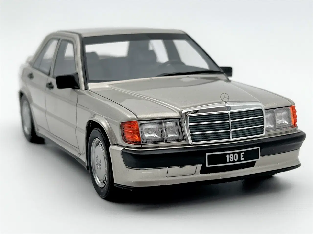 Billede 8 - 1988 Mercedes 190E 2,5 16v Limited Edition 1:18  