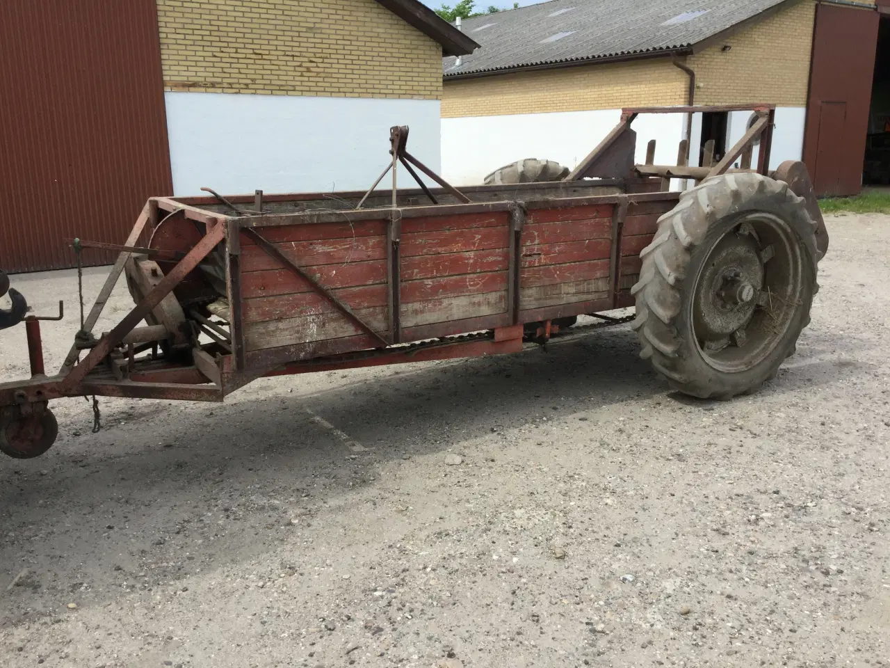 Billede 2 - Uggerby møgspreder