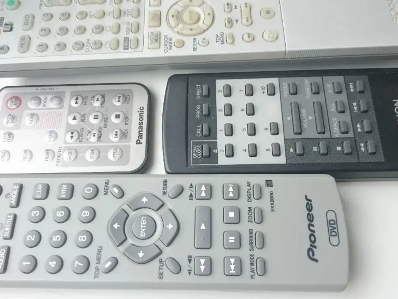 Billede 3 -  forskellige fjernbetjeninger