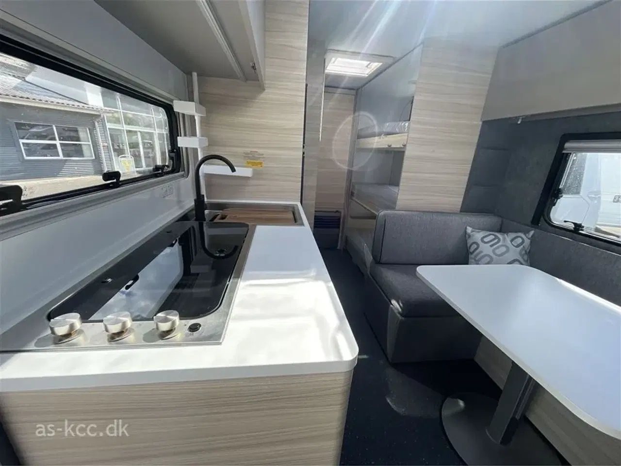 Billede 5 - 2026 - Adria Altea 552 PK Kampagne Adria Altea 552 PK 60 Years årg. 2025 7 Sovepladser, 6 Siddepladser med stor kampangnepakke